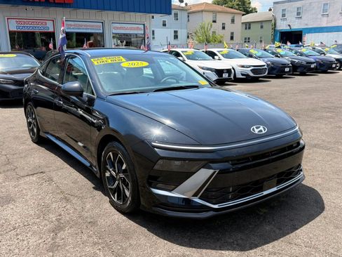 Used 2025 Hyundai Sonata SEL FWD image 2