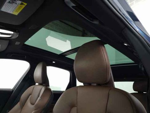 Certified 2023 Volvo XC60 B5 Plus w/ Climate Package image 17