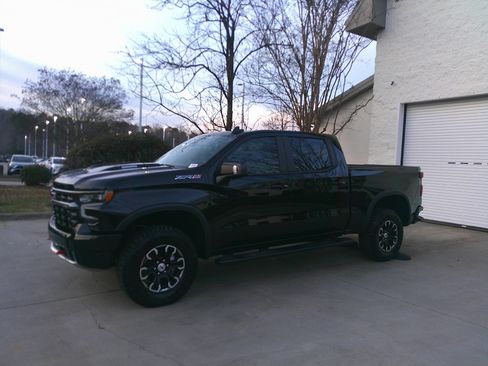 Used 2024 Chevrolet Silverado 1500 ZR2 w/ Technology Package image 7