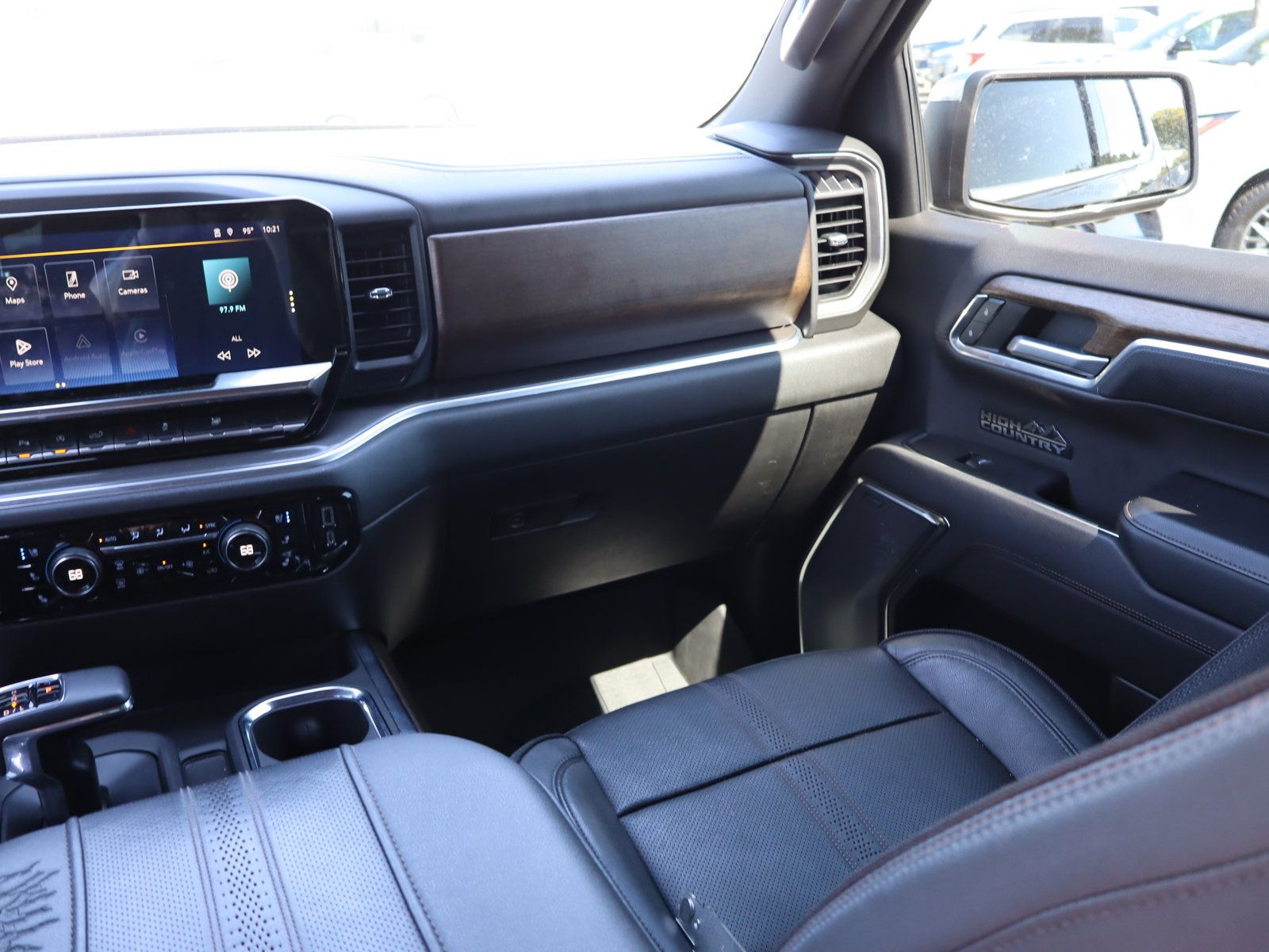 Used 2023 Chevrolet Silverado 1500 High Country w/ Technology Package AWD/4WD image 16