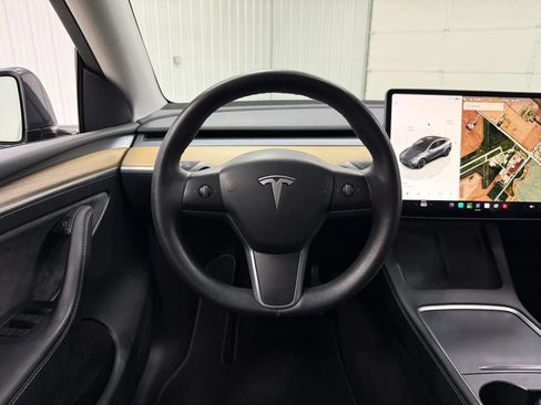 Used 2023 Tesla Model Y Long Range AWD/4WD image 19