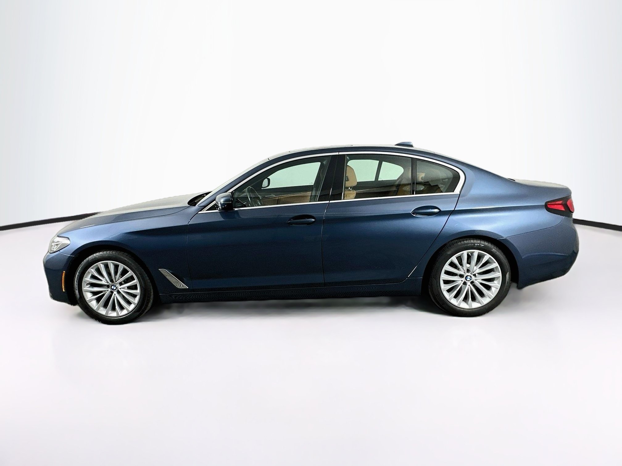 Used 2023 BMW 530i xDrive w/ Convenience Package AWD/4WD image 4