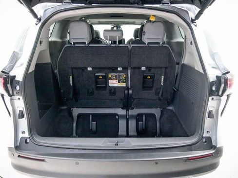 Used 2023 Toyota Sienna XLE image 13