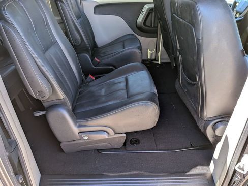Used 2015 Chrysler Town & Country LX FWD image 28