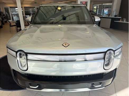 Used 2024 Rivian R1S Adventure Dual AWD/4WD image 2