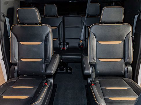 Used 2023 GMC Yukon XL AT4 image 24