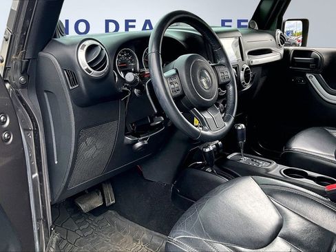 Used 2014 Jeep Wrangler Unlimited Sahara w/ Connectivity Group image 16