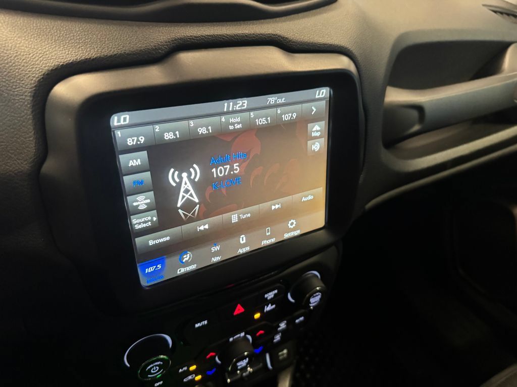 Used 2023 Jeep Renegade Latitude AWD/4WD image 14