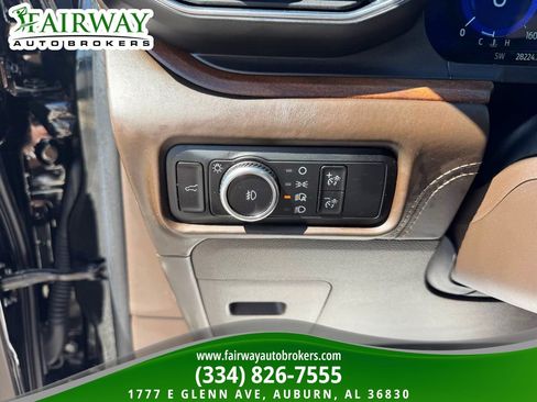 Used 2023 Ford Explorer King Ranch w/ Technology Package AWD/4WD image 18