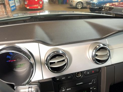 Used 2005 Ford Mustang GT RWD image 25