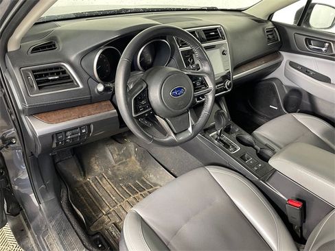 Used 2018 Subaru Outback 2.5i Limited w/ Popular Package #2 image 3
