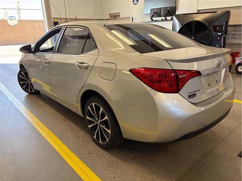 Used 2017 Toyota Corolla SE w/ Carpet Mat Package (TMS) FWD image 3