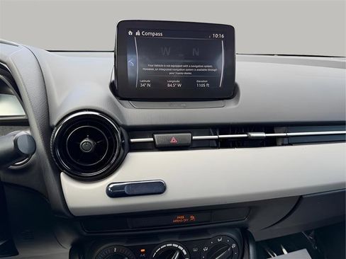 Used 2020 Toyota Yaris L FWD image 35