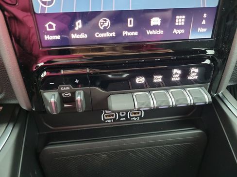 New 2026 RAM 2500 Big Horn AWD/4WD image 18
