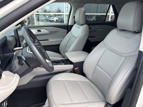 Used 2025 Ford Explorer Active w/ Active Comfort Package AWD/4WD image 11