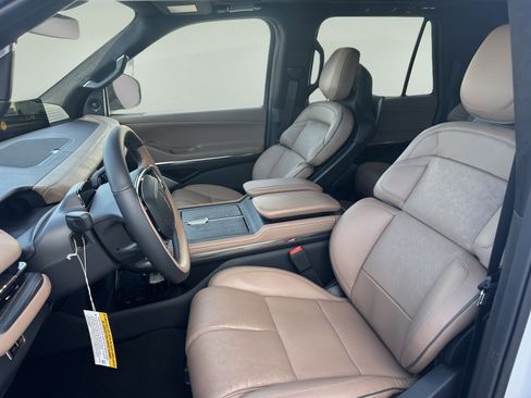 New 2026 Lincoln Navigator L Black Label AWD/4WD image 10