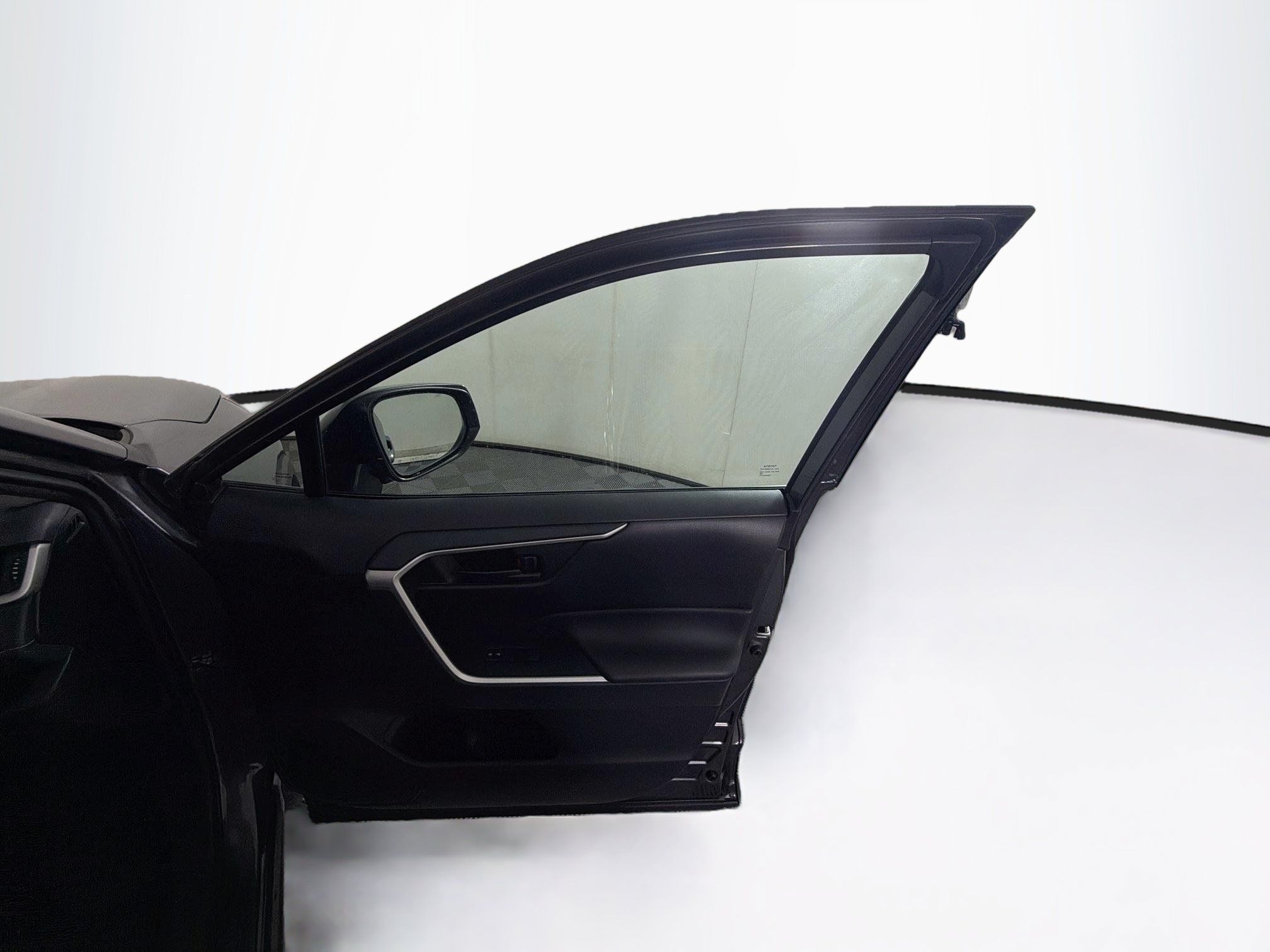 Used 2025 Toyota RAV4 LE FWD image 31