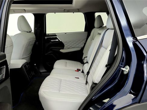 Used 2025 Mitsubishi Outlander SEL image 21