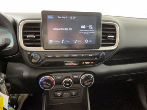 Used 2025 Hyundai Venue SE FWD image 29