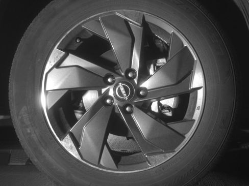 Used 2025 Nissan Rogue SV image 13