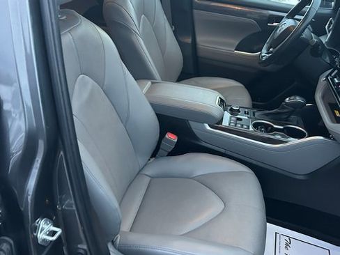 Used 2023 Toyota Highlander Limited image 46