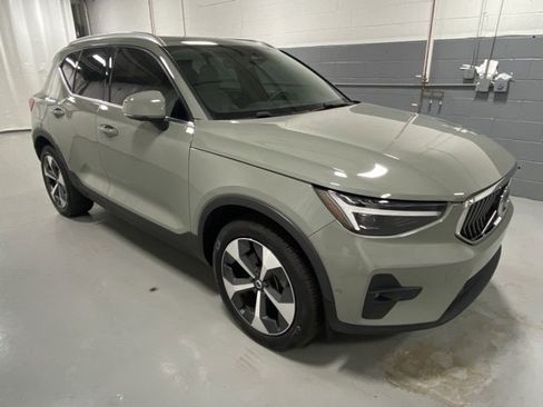 Certified 2024 Volvo XC40 B5 Plus w/ Protection Package Premier image 4