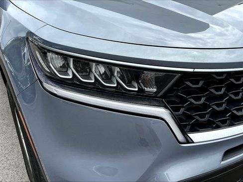 Certified 2023 Kia Sorento LX FWD image 32