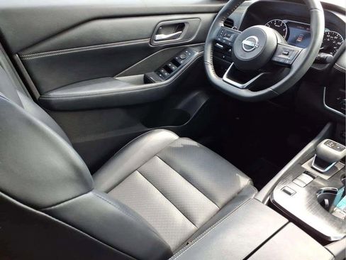 Used 2024 Nissan Rogue SV w/ SV Premium Package image 8