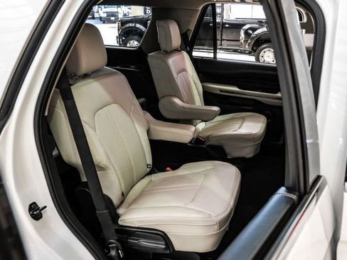 Used 2021 Ford Expedition Platinum image 33