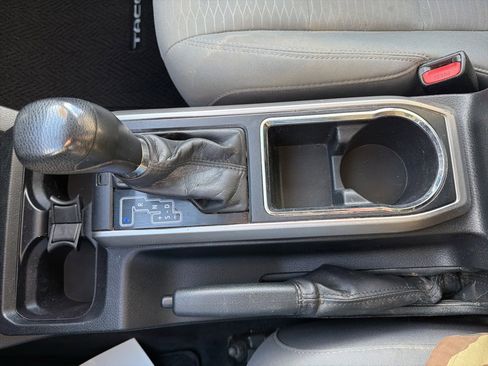 Used 2016 Toyota Tacoma SR5 image 16