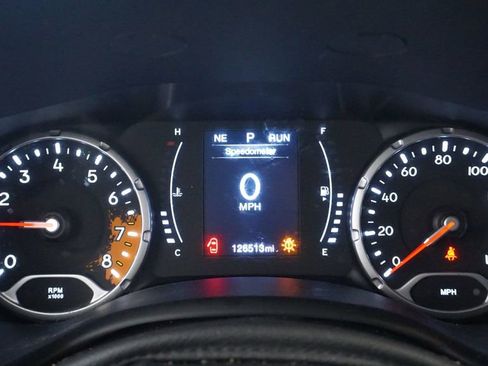 Used 2017 Jeep Renegade Latitude w/ Cold Weather Group image 37