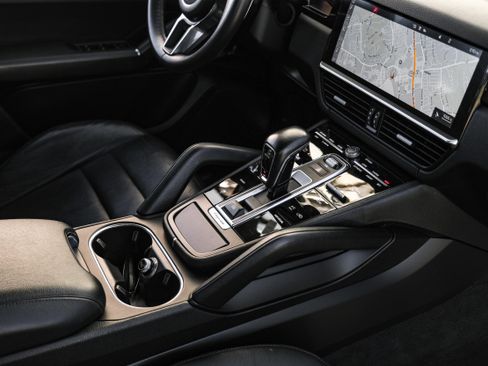 Used 2020 Porsche Cayenne image 22