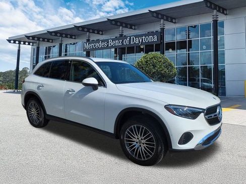 Used 2026 Mercedes-Benz GLC 300 image 2