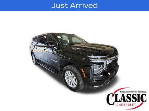 Used 2025 Chevrolet Suburban LS image 1