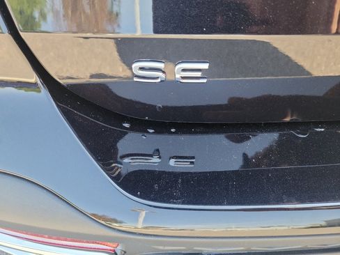 Certified 2025 Volkswagen Taos SE w/ Black Wheel Package image 18