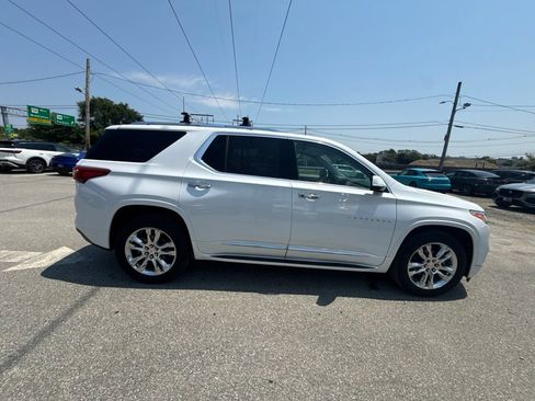 Used 2020 Chevrolet Traverse High Country w/ LPO, 'HIT The Road' Package AWD/4WD image 6