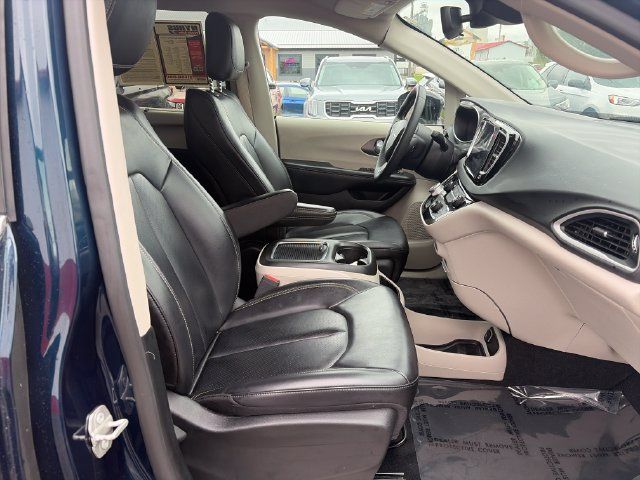 Used 2024 Chrysler Pacifica Touring-L FWD image 23