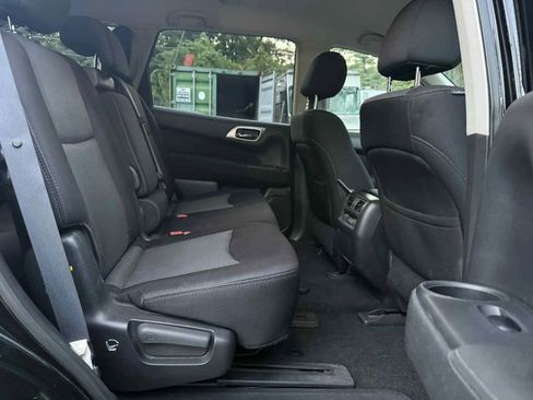 Used 2017 Nissan Pathfinder SV image 10