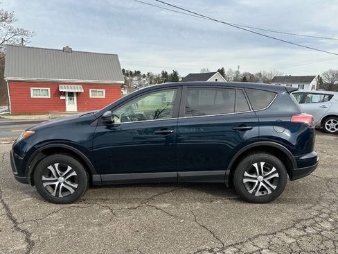 Used 2017 Toyota RAV4 LE image 8