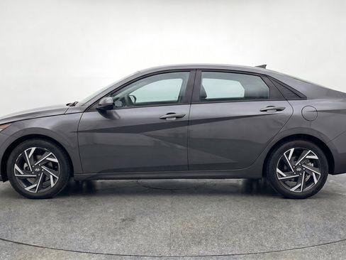 Used 2025 Hyundai Elantra SEL FWD image 5