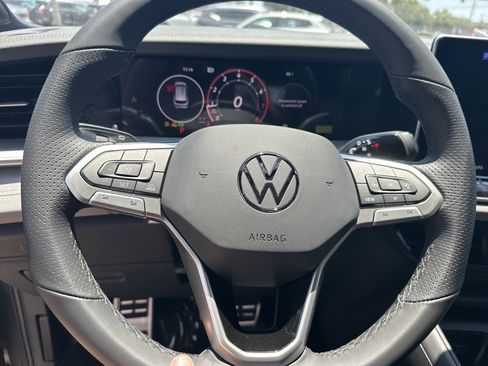 New 2026 Volkswagen Tiguan SE R-Line FWD image 18