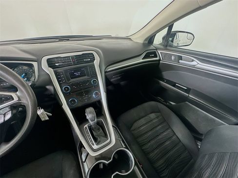 Used 2016 Ford Fusion SE image 11