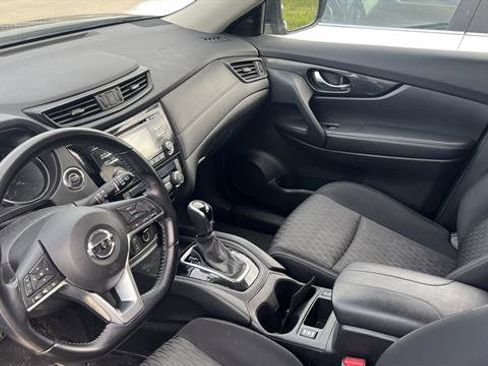 Used 2017 Nissan Rogue SV AWD/4WD image 4