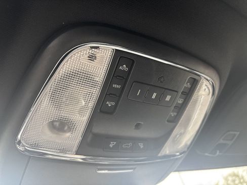 Used 2014 Jeep Grand Cherokee Limited w/ Luxury Group II AWD/4WD image 35