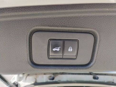 Used 2024 Nissan Pathfinder SL image 10