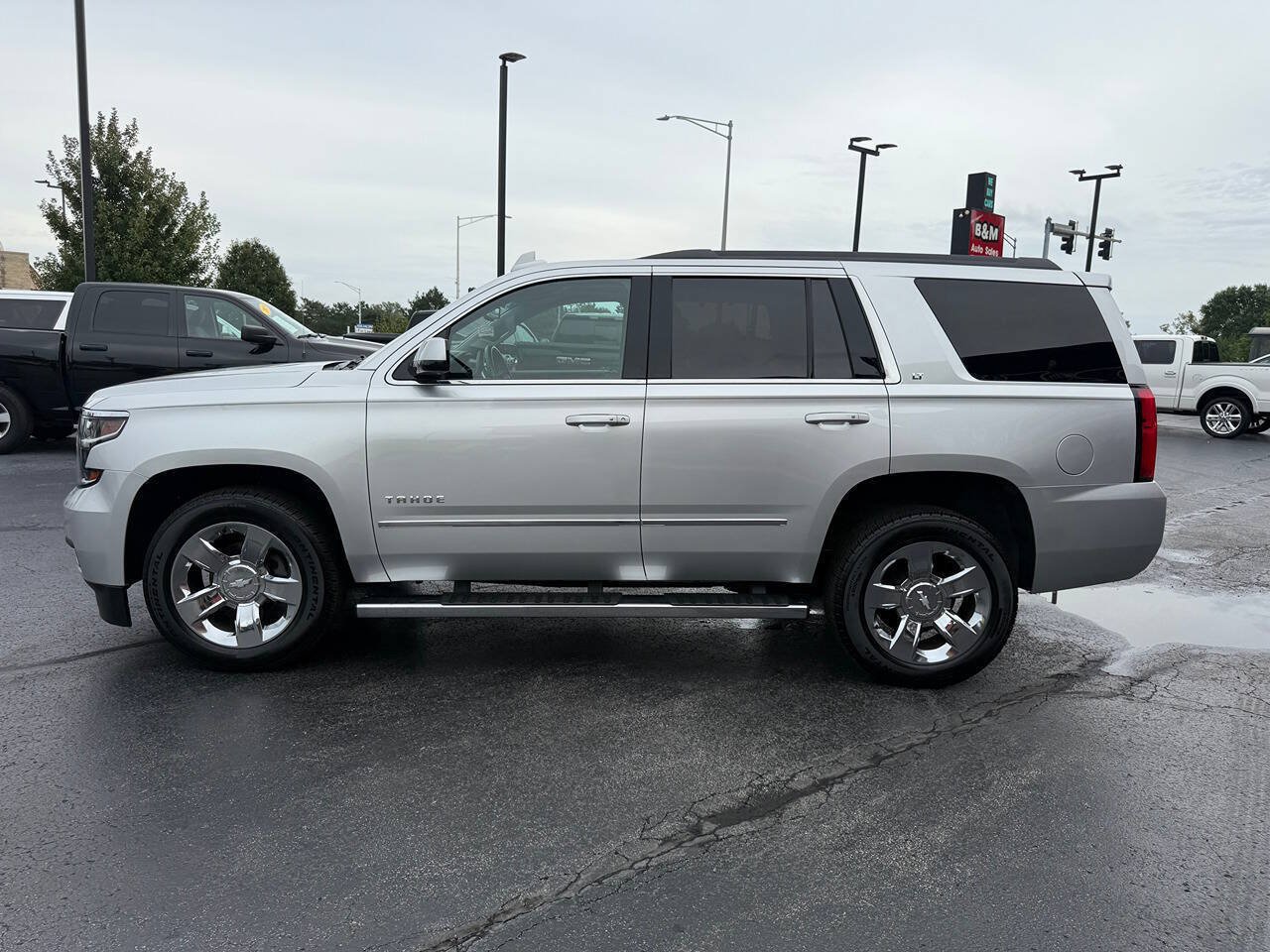 Used 2017 Chevrolet Tahoe LT w/ LT Signature Package AWD/4WD image 4