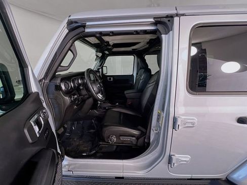 Used 2022 Jeep Wrangler Unlimited Sahara AWD/4WD image 11