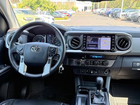 Certified 2021 Toyota Tacoma SR5 AWD/4WD image 28