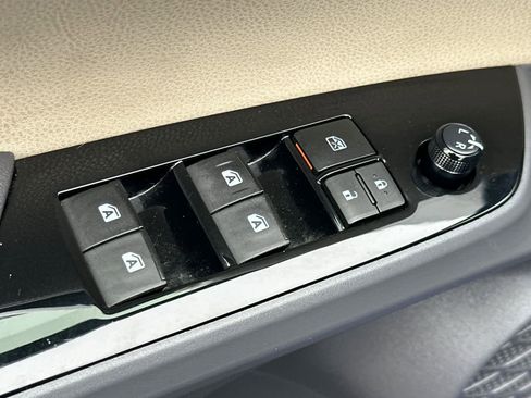 Used 2016 Toyota Prius Two image 13