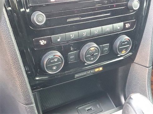 Certified 2022 Volkswagen Passat 2.0T R-Line image 24